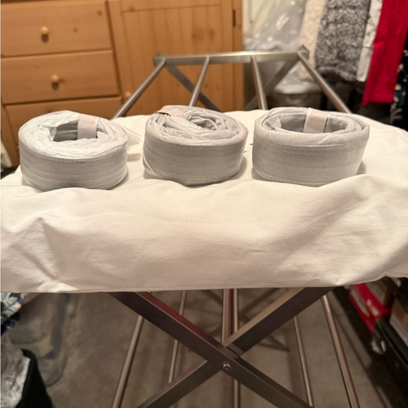 ELARA CONVERTIBLE BAG —Olive Green. - Picture 13 of 14